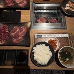 精肉店直営 焼肉定食 やまと - 