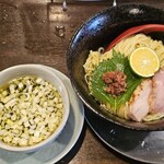 金町製麺 - 鮪水塩煮干しつけそば青みかん梅肉添え