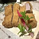 とんかつ食房 厚○ - 衣はサクッと、綺麗なピンク色の肉は超柔らかい