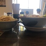 ラーショマルミャー - ネギチャーシューメンしょうゆ&ネギチャーシュー丼（側面）