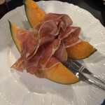 小さな町のなかのレストラン bistro - 