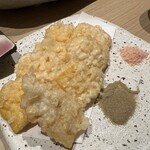 旬肴酒場 清みず - とうもろこしの天ぷら（抹茶塩、岩塩）