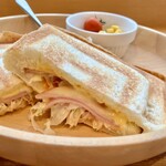 カフェイチハチロクキュウ バイマルゼン - ロースハムとダブルチーズホットサンドセット980円