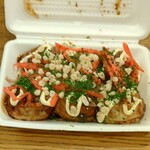 ディオ - たこ焼き６個入り(税込)100円 →マヨネーズ→紅しょうが→天かす→青のり (2025.08.16)