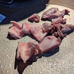 炭と肉。 - タンカシラ、タンナンコツ、コミミ