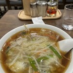 玉泉亭 横浜ポルタ店 - 安定の旨さ、大盛りサンマーメン