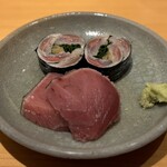 すしやのたい悟 - 大船渡のイワシの磯辺巻き　メジマグロの藁焼き