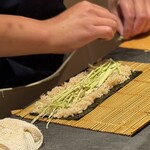 すしやのたい悟 - 千切りのわさびを、仕込み