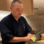 すしやのたい悟 - 真剣な眼差し