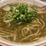 焼豚らーめん じゅんこ - 実山椒の粒が浮かぶ