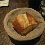 ビストロ・スリージェ - パン
