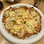 居酒屋 もんし - 料理写真:そば粉のピザ935円