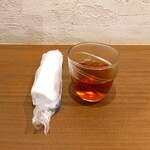 京かき氷 つみき - 最初に出てきたアツアツのお茶と冷たいおしぼり～!!( ^o^)ﾉ