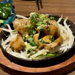 お忍び個室和洋陶板料理居酒屋 イチゴヤ商店 - ホルモン鉄板焼