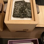 陶泉 御所坊 - 温められた真っ黒い海苔。香りにより箸がすすむ