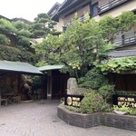 陶泉 御所坊 - 宿の入り口。歴史に裏打ちされた、寛げる宿