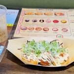 かんすけ - たこ焼き6個(下がポン酢)上が一味マヨ540円＋明太マヨ108円＋ねぎ54円＋ジンジャエール165円＝867円