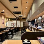 麺酒場 楓花亭 - 和モダンで落ち着いた雰囲気