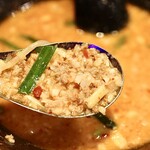 麺酒場 楓花亭 - 穴あきレンゲでしっかり