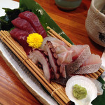 酔 - 刺身三点盛り(マグロ、イサキ、スズキとおまけのタコ)