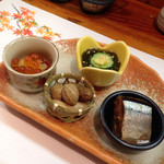 酔 - 付き出し(サンマ、茹で落花生、いくら、かじめ？)