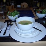 Dundee's Restaurant on the Waterfront - スープ＆サラダ