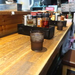 市々ラーメン - 卓上の様子