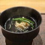 まとい 銀座 - 蟹たっぷりなしんじょうのお椀