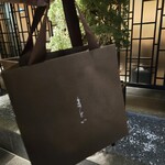 まとい 銀座 - お土産袋も上質、保冷剤までついてました