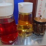 麺処 武壱 - 煮干し香る冷たい油そばの調味料