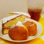 UNI COFFEE ROASTERY BON BON - 料理写真:いちごドーナツ (￥450)、ホイップドーナツ (￥350)、ヴィクトリアケーキ (￥550)