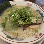博多ラーメン ぞんたく 割山店 - 白とんこつラーメン 中盛（1.5玉）  990円