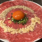 焼肉 藤もと 大吉商店 - レアロースユッケ