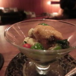 シャンパン&醤油バー フルートフルート - ■アミューズは、伊勢産生雲丹と季節野菜のおひたし風ジュレである。
