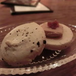 シャンパン&醤油バー フルートフルート - ■お祝いのオードブル
      フォアグラと金山寺味噌のマカロンサンド