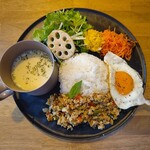 UN kanye - 醤油麹ガパオプレート