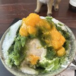 chez Y - 中に生クリーム。めちゃくちゃ美味しい