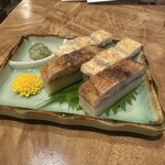 314345647 - うなぎの寝床（自家製かまぼこの上に蒲焼き・白焼きが横たわった一品。）