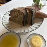 ル・プリスティン レストラン 東京 - 自家製パン、オリーブオイル、バター