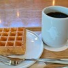 オーギヤカフェ - プレーンワッフル300円、雪質ブレンドコーヒー490円