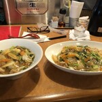 陽なた家 - 料理写真:中華丼¥880  餡かけパリパリ¥950