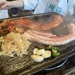 タレ焼肉と包み野菜の専門店 焼肉くるとん - 