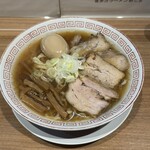 喜多方ラーメン 新じま - 味玉醤油ラーメン。盛り付けが綺麗。