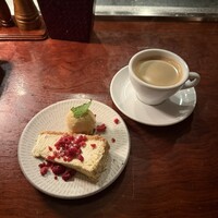 カルネジーオ イースト - 