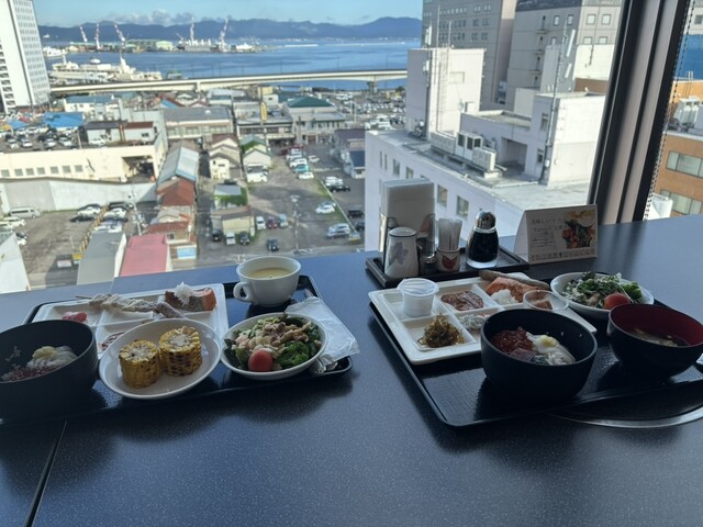 窓際の席がおすすめ