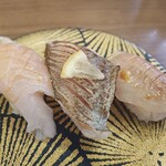 地魚回転すし 小田原港 - 地魚、コショウダイ、ムツ炙り、ガクアジ