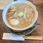 古民家ヌードゥル 黒揚羽森住 - 黒中華、おゝ油 1,200円
                                味付け煮卵(固茹) 150円
                                雲呑(2個) 300円