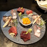 酒池魚林 - 刺身（インドマグロ、トロ、さわら、しまあじ、ウニ）
