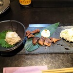 酒池魚林 - 先付1種2種3種（左からカニ味噌、イカ一夜干し、ポテサラ）