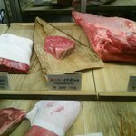 小石川 中勢以 - ショーケースの肉類・２